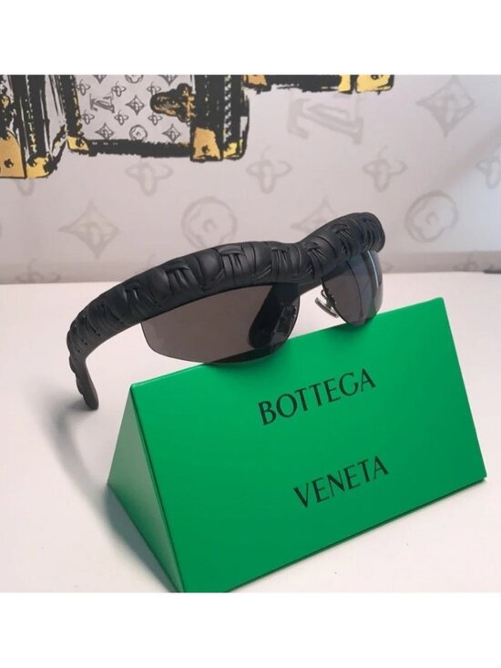 New Authentic Bottega Veneta BV1209S 002 Black Oversized Square Sunglasses main image 11